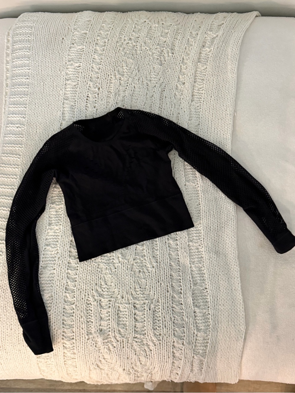 ALO Yoga Mesh Airlift Set Small - Picture 2 of 6